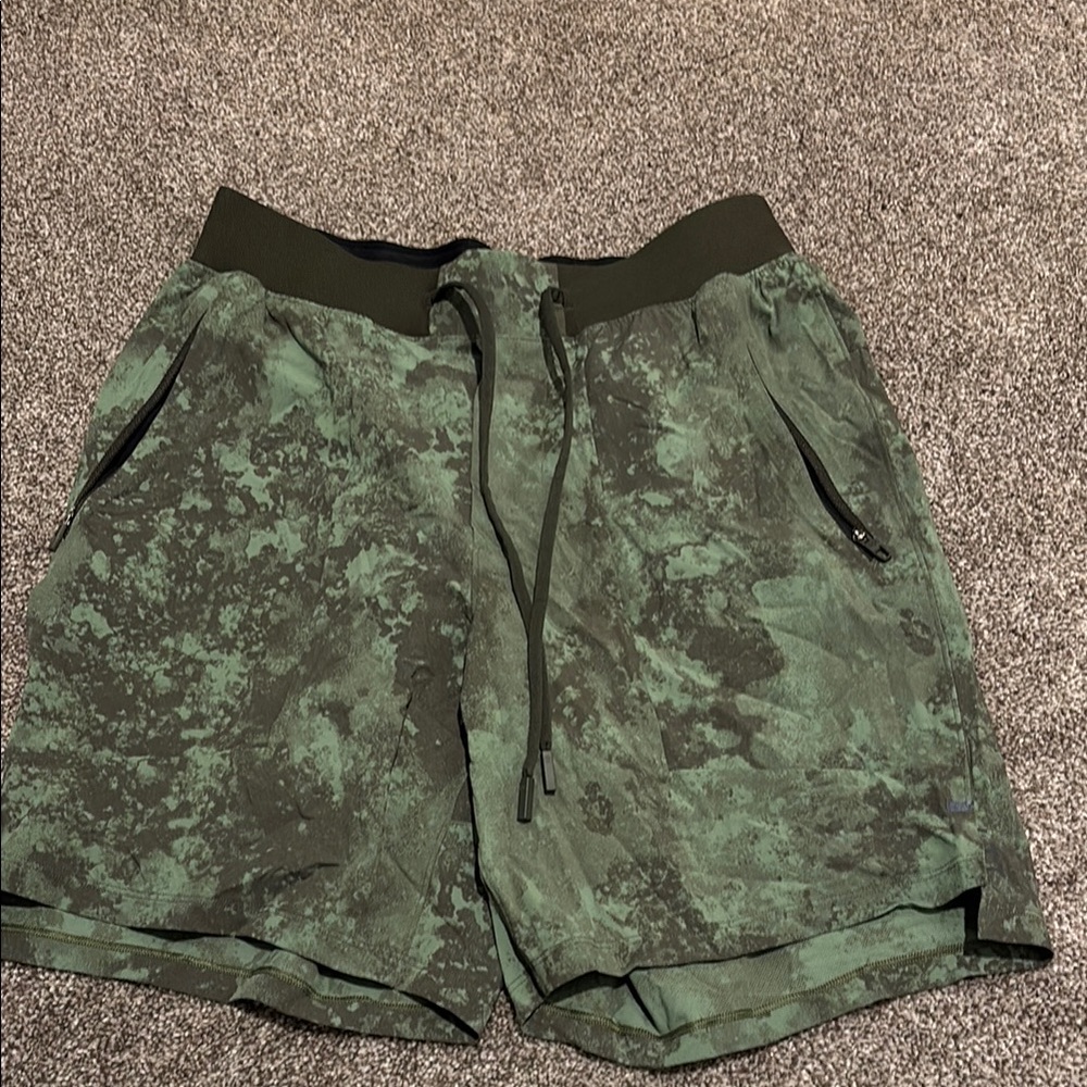 Lululemon Green Camouflage Men's Shorts Size S